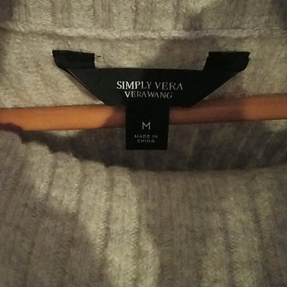 Simply Vera Vera Wang Sweater/NWOT - Picture 3 of 7